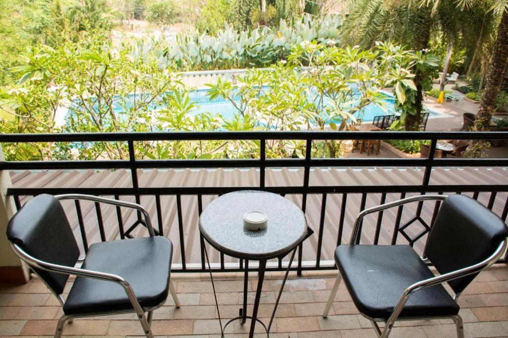 Phoomthai Garden Hotel Phrae Exterior photo