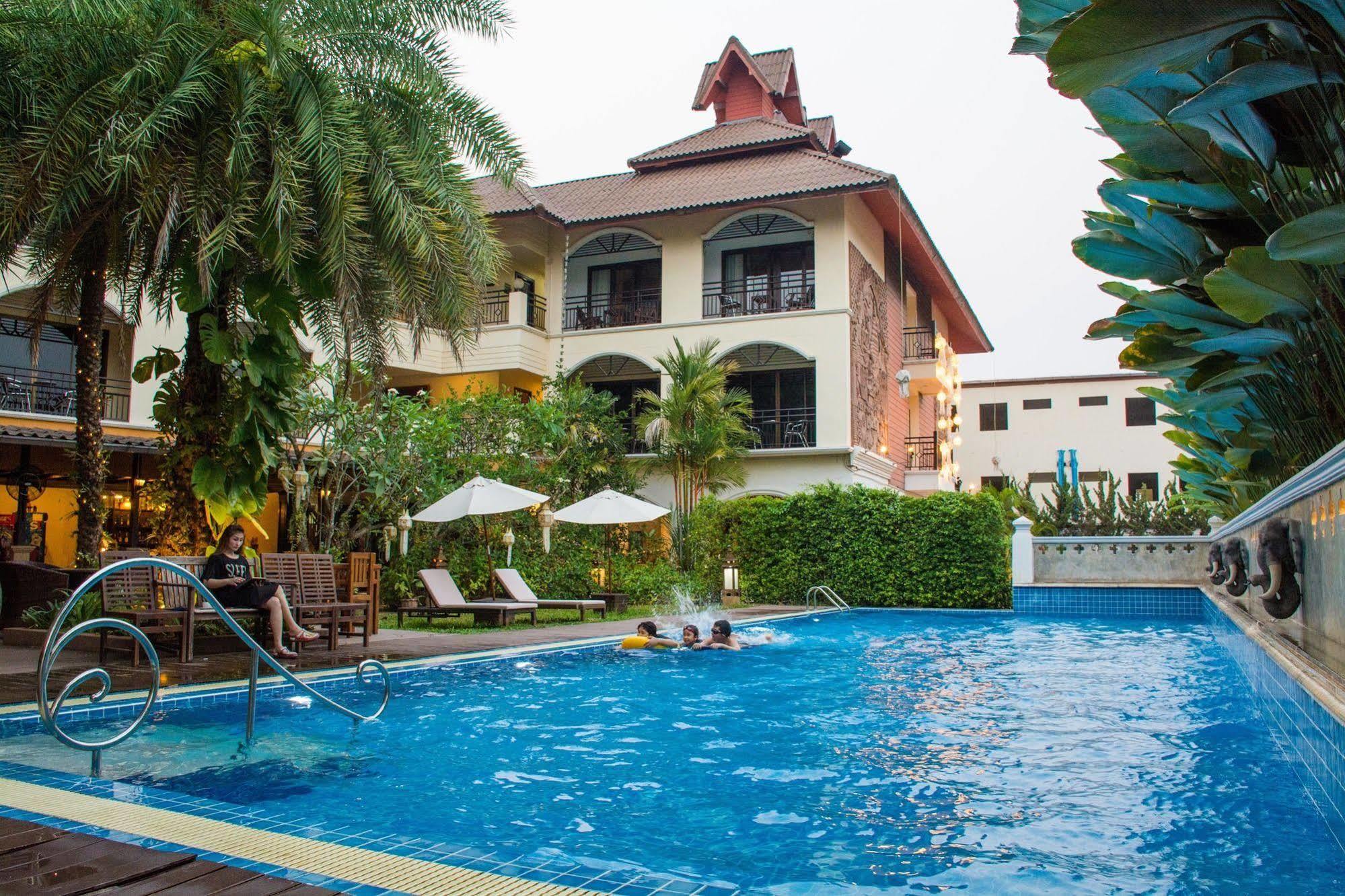 Phoomthai Garden Hotel Phrae Exterior photo